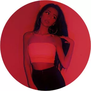 ELLEN LIA - Musical artist