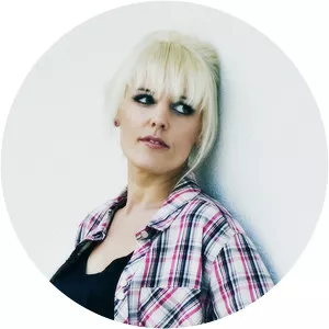 Ellie Lawson - Singer-songwriter