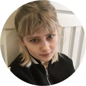 Elwy Dinsdale - Reece Dinsdale's daughter