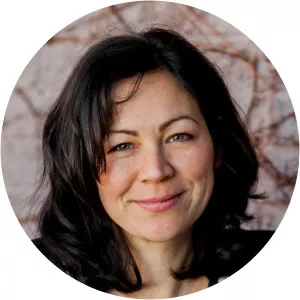 Emiko Davies - Author