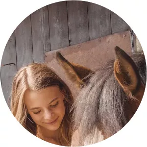 Emilia Flint - Actress