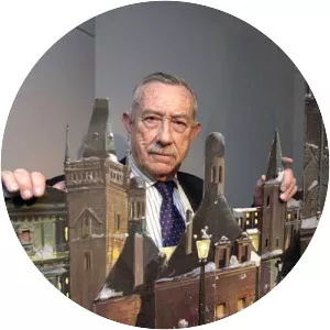 Emilio Ruiz del Río - Spanish film set decorator