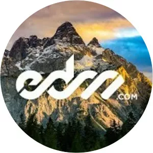 Emily Marques - Singer