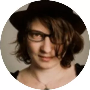 Emma Cavalier - Author