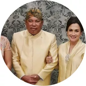Endang Utari Mokodompit - Ibnu Sutowo's daughter
