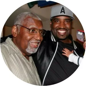 Ephraim Salaam - American football offensive tackle