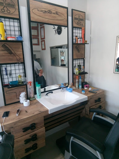 Erden Erkek Kuaforu - Hair salon in Canakkale