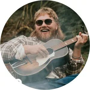 Ernest  - Musical artist