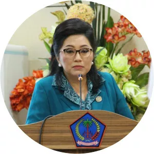 Erni Guntarti - Tjahjo Kumolo's wife