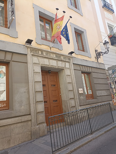 Escuela de Artes Aplicadas y Oficios Artisticos