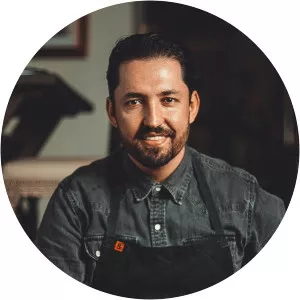 Esdras Ochoa - TV personality