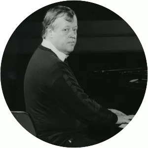 Esko Linnavalli - Musician