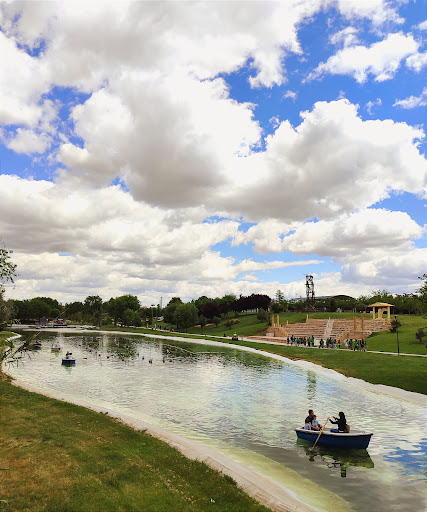Estanque parque Europa - Tourist attraction in Torrejon de Ardoz, Spain