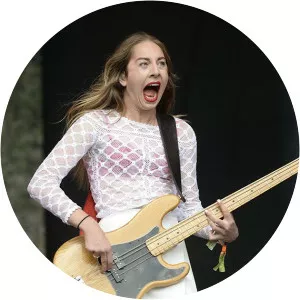 Este Haim - Bassist