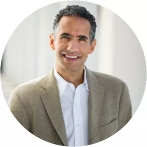 Esteban Rossi-Hansberg