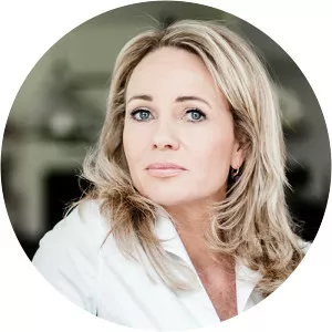 Esther Kreukniet - Regi Blinker's ex-wife