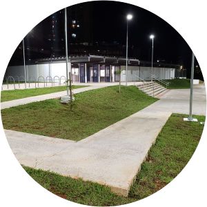 Estrada Parque station