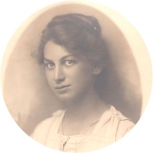 Eszter Pecsi photograph