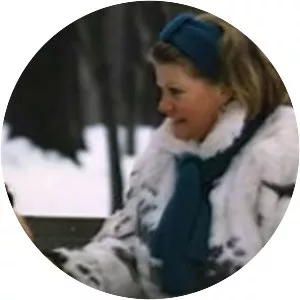 Eta zhenshchina v okne. . .