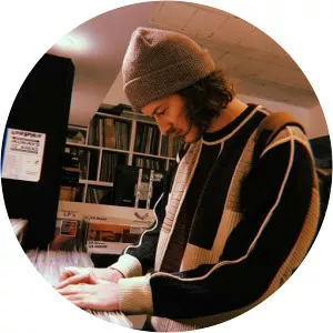 Etur Usheo - Musical artist