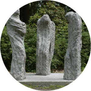 Eugène Dodeigne - French Sculptor