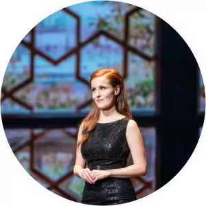 Éva Bernáth Singer