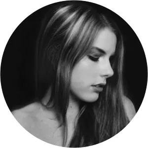 Eve DeVault - Musical artist