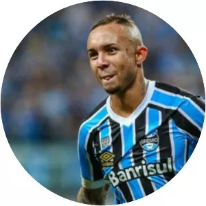 Everton Soares
