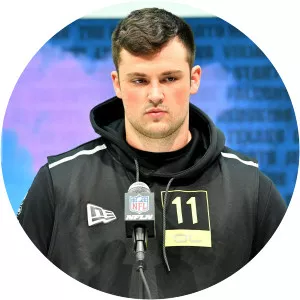 Ezra Cleveland - American football player