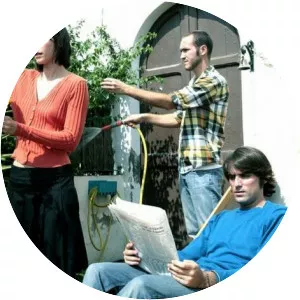 Facto delafé y las flores azules