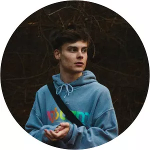 False Persona photograph