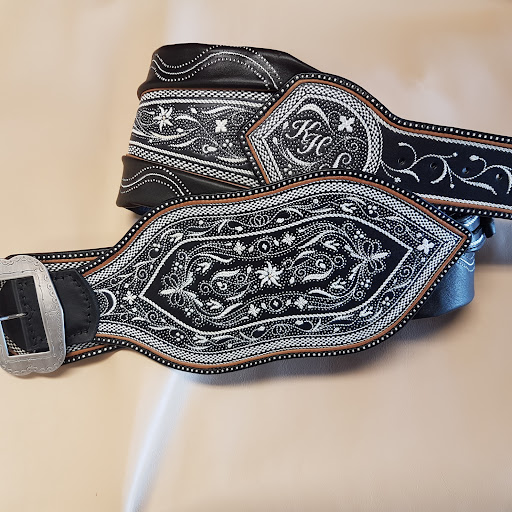 Federkielstickerei Christian Fankhauser - Embroidery shop in Thiersee, Austria