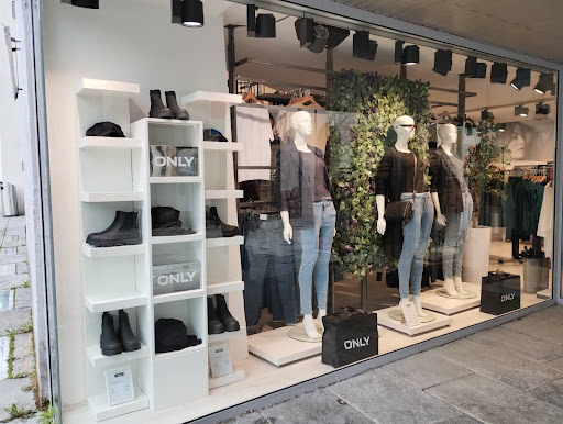 FELIX MODE Kufstein Stadtplatz - Clothing store in Kufstein, Austria