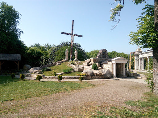 Fihura Bohorodytsi Na Yasniy Hori - Sculpture in Herynya, Ukraine