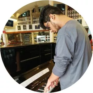 Firefl!es - Musical artist