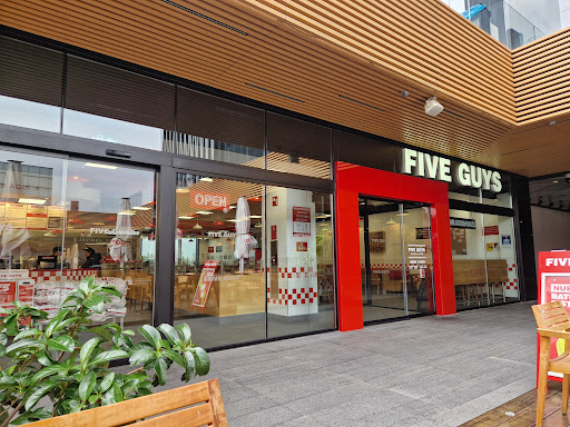 Five Guys Caleido