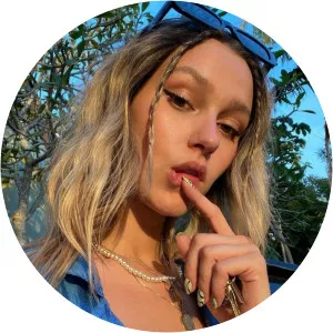 Flora Cruz - Musical artist