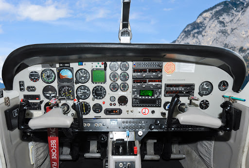 Fly-West GmbH - Flight school in Rum, Tyrol, Austria