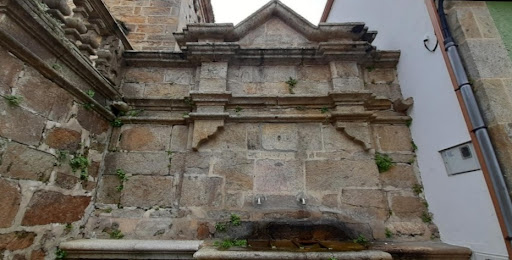 Fontana della chiesa - Drinking water fountain in Fisterra, Spain