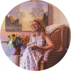 Freyja Dean photograph