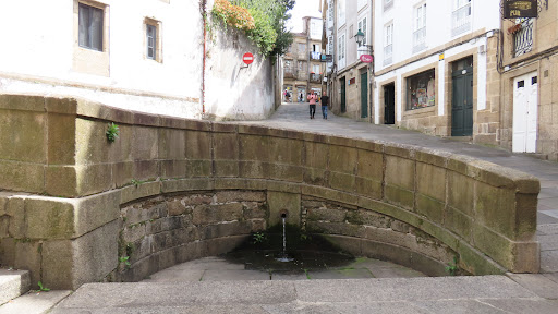 Fuente Fonte Sequelo - Drinking water fountain in Santiago, Spain