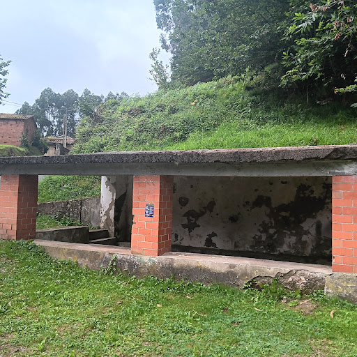 Fuente-lavadero de El Cascayu