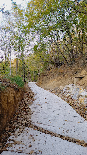 Fuente lavadero en desuso - Hiking area in Spain