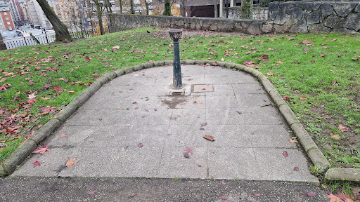 Fuente potable - Drinking water fountain in Oviedo, Spain