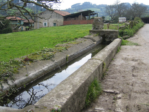 Fuente y Abrevadero Trubia