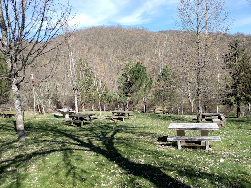 Fuente y merendero - Picnic ground in Spain