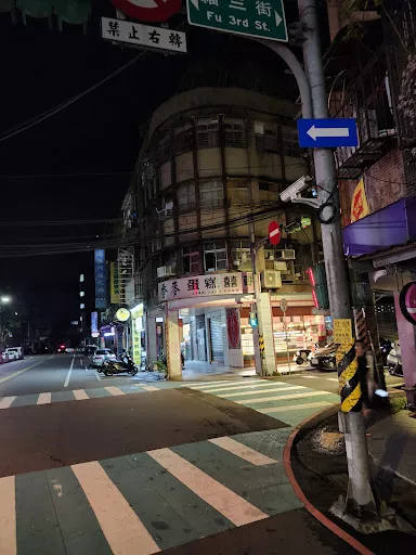 Fusan St. Intersection - Bus stop in Taiwan