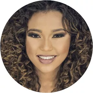 Gabriela Gomes - Singer