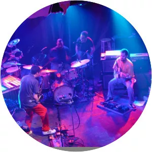 Garage A Trois (Garage a Trois)