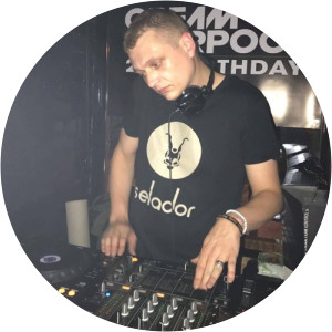 Gareth R. Jones - Author